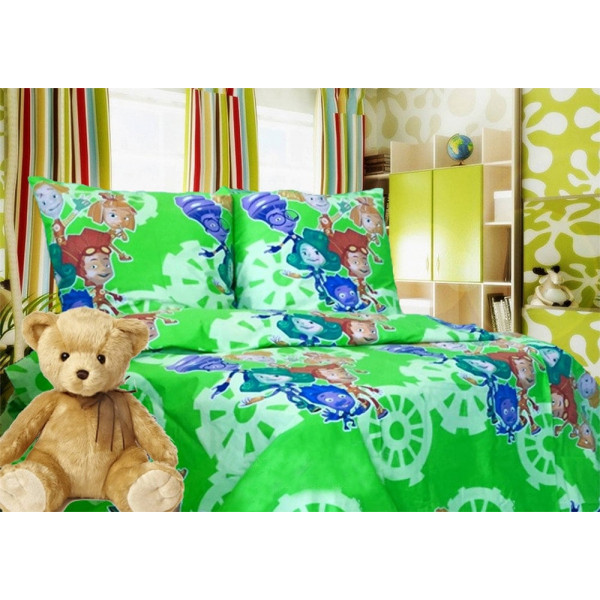 A set of children's bed linen in a Fixyka crib