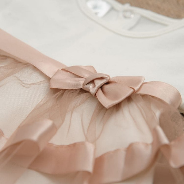 Lady's elegant dress sleeve