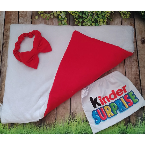 The Kinder envelope is blue