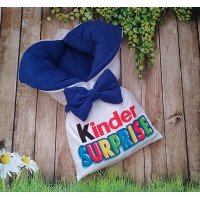 The Kinder envelope is blue