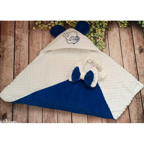 Teddy's envelope is blue